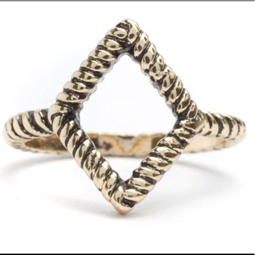 NWT BOUTIQUE TWISTED ROPE RING